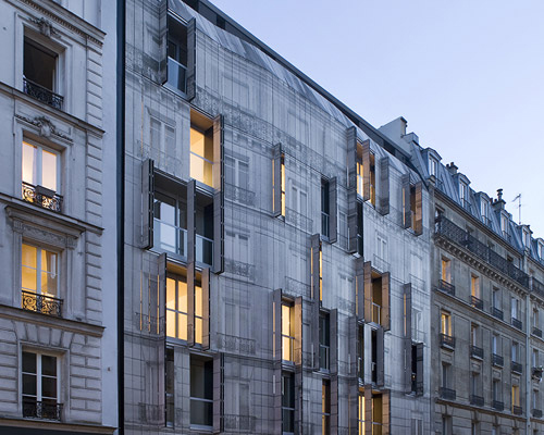chartcorb prints iconic haussmannian façade on a parisian building