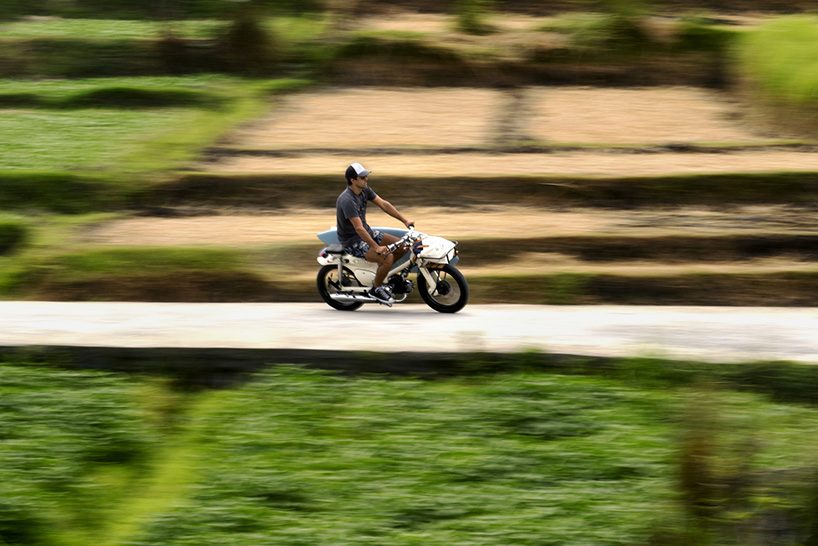 the deus sea sider custom bike is 70's super cub for surfers