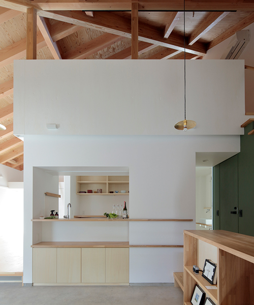 ikeda yukie ono toshiharu architects completes MU house with mountain-like form in japan