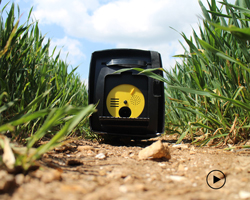 joshua akhtar’s foldable 'bait hive' is a clever beehive for simple swarm relocation