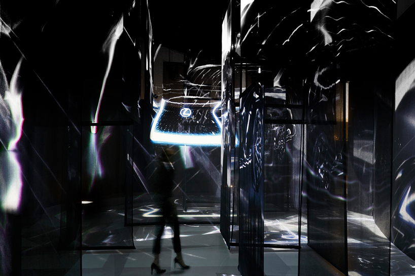 neri oxman 3D-prints large scale glass pillars at the LEXUS yet exhibition