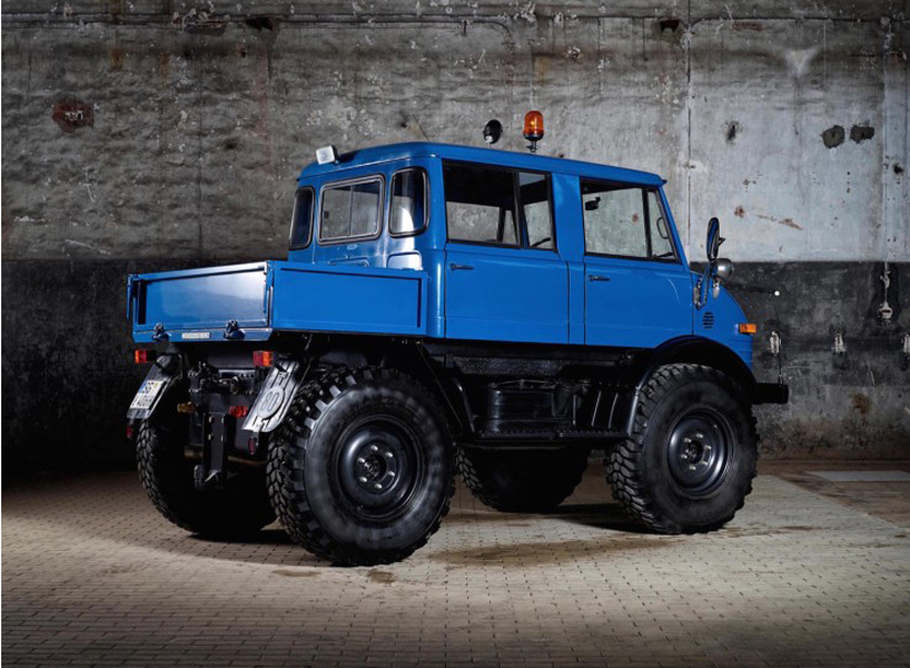 mercedes-benz unimog 4x4 restored to its former glory