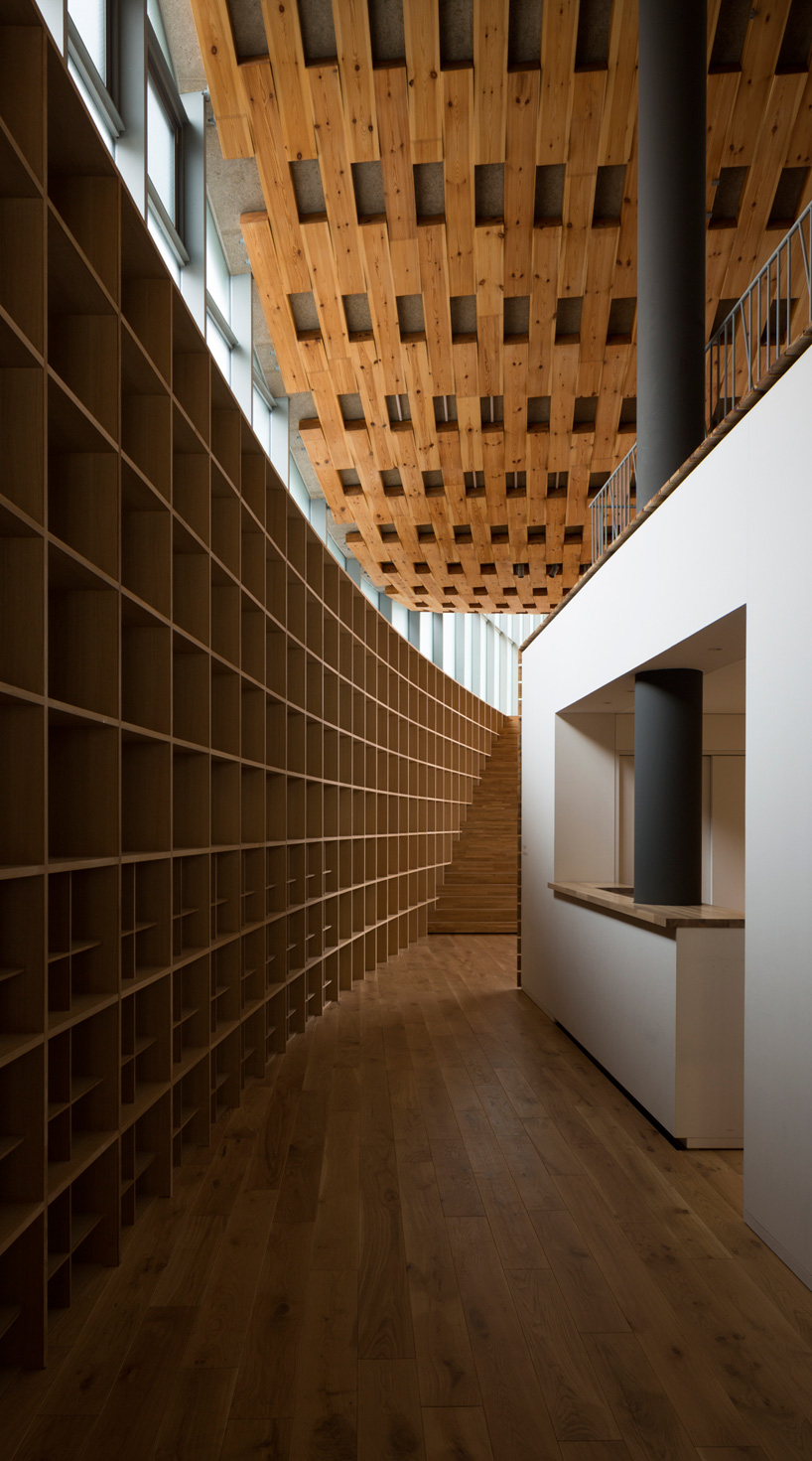 Mount Fuji Architects Studio Completes Chiryu School With Sweeping Roof