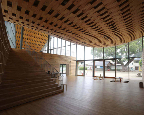 mount fuji architects studio completes chiryu school with sweeping roof
