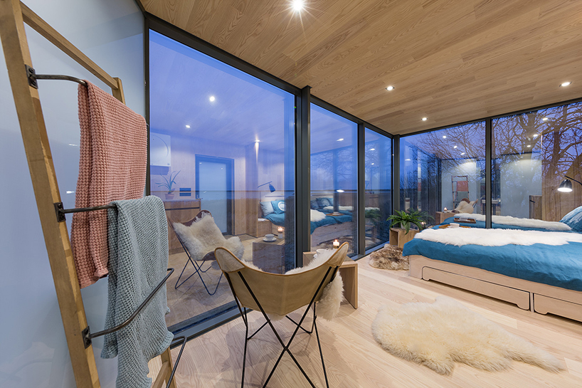 ÖÖD mirrored unit is a short-term mini dwelling