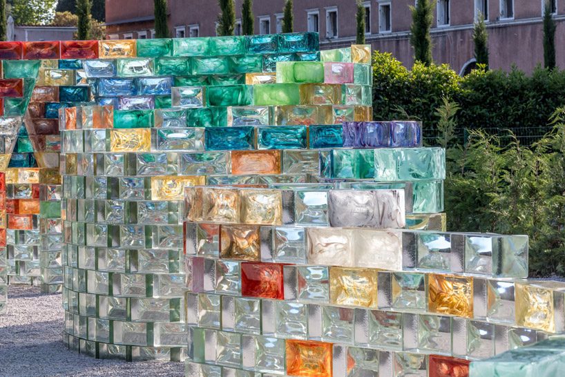 pae white creates a curving wall of colored glass for le stanze del vetro