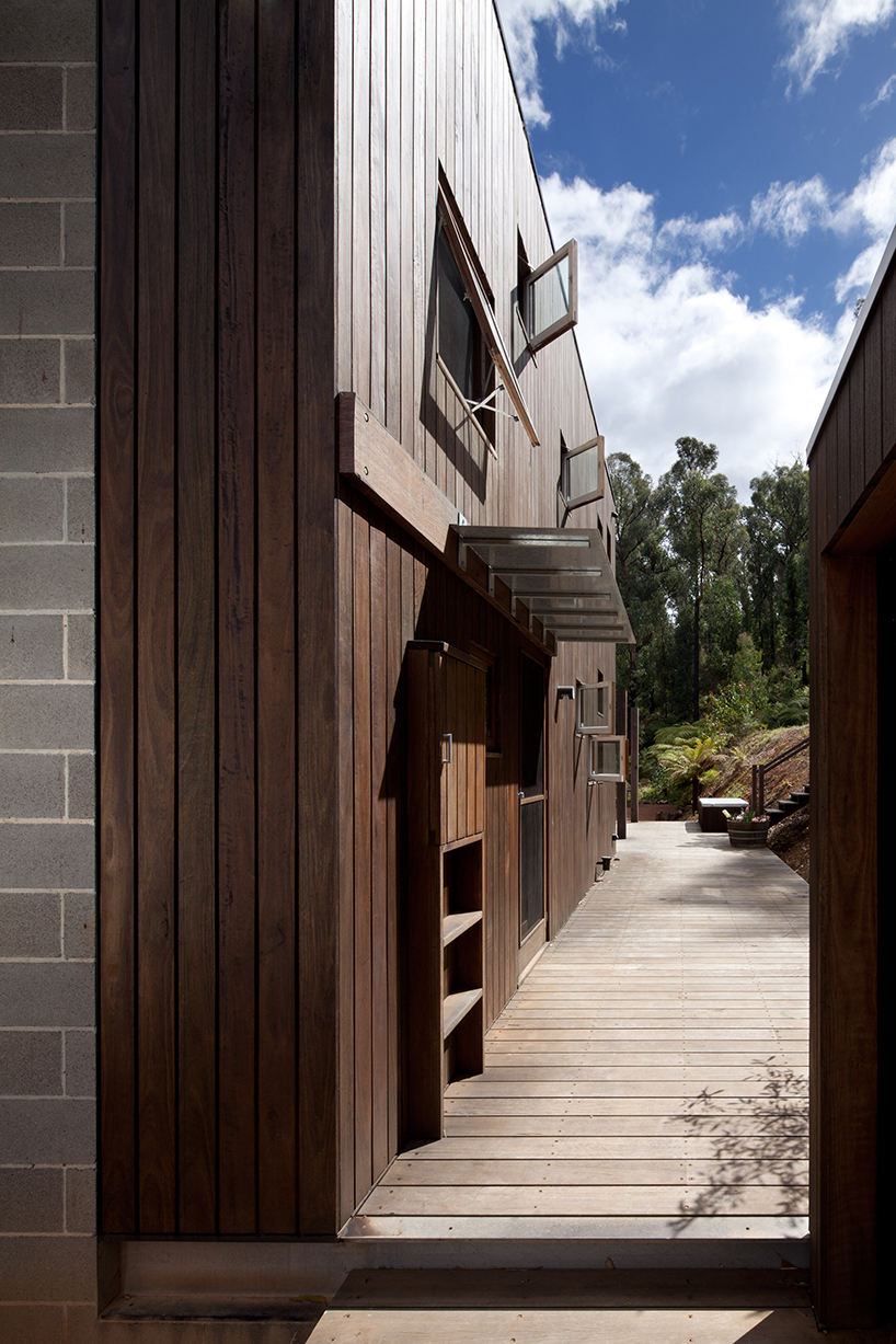 steffen welsch camouflages australian house in the landscape