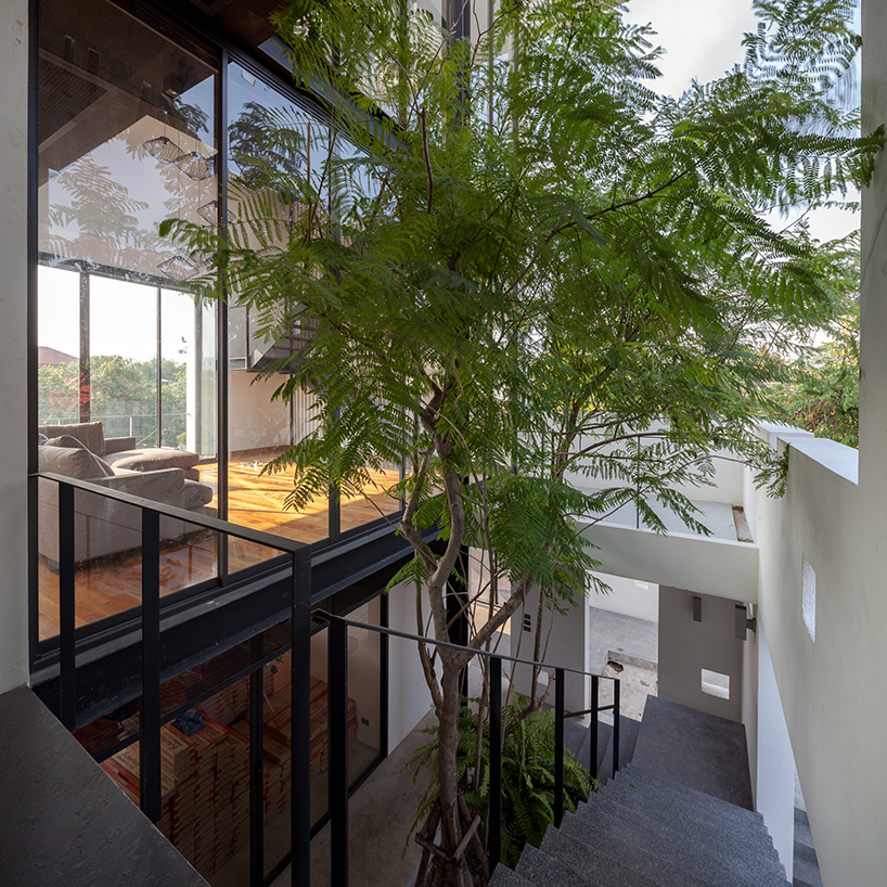 Stu/D/O architects carves openings throughout the façade of bangkok house