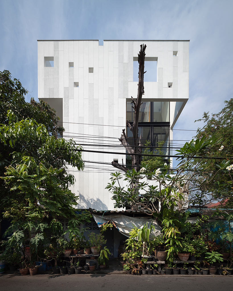 Stu/D/O architects carves openings throughout the façade of bangkok house