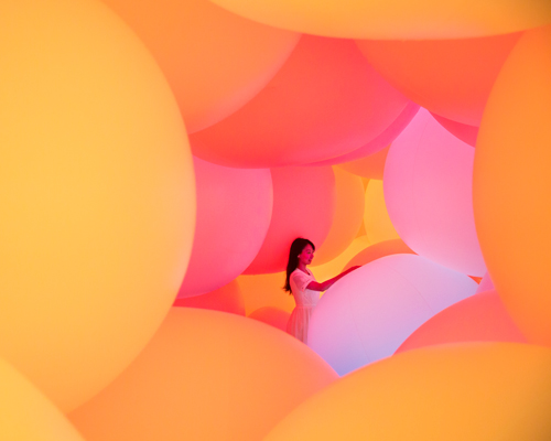 teamlab's color-changing floating spheres in singapore respond to human touch