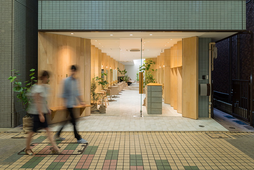 yamazaki kentaro uses rhythmic wooden walls in tokyo hair salon