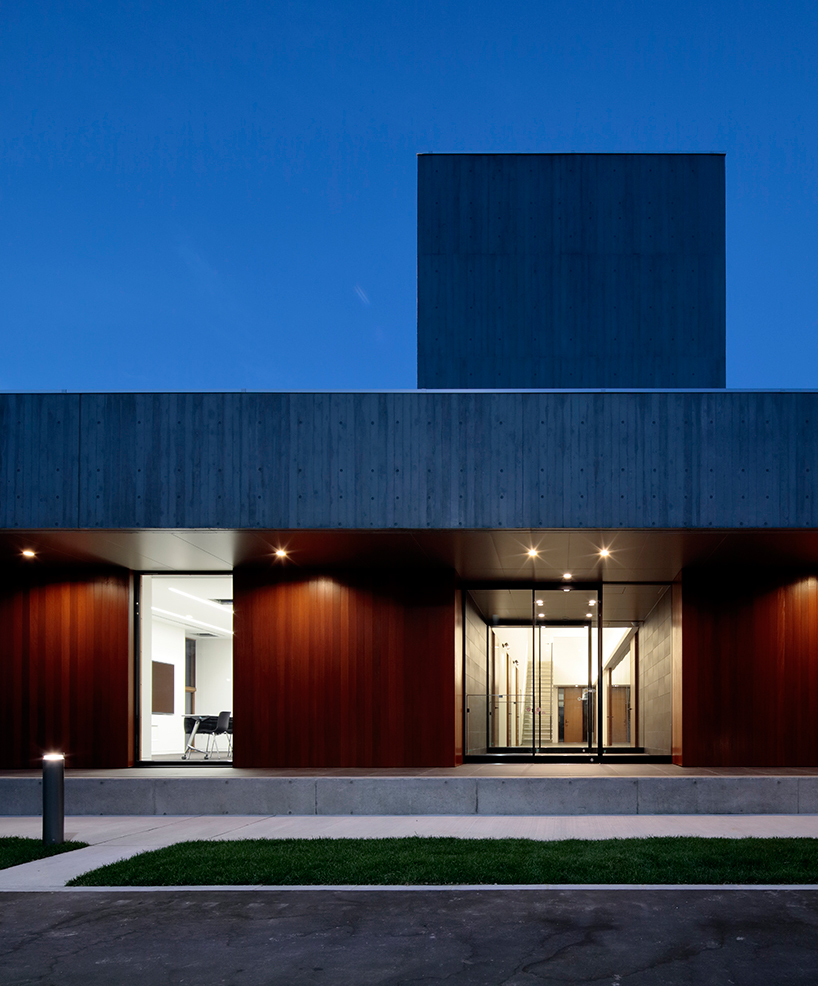 tatsuro sasaki architects completes office miuradenki in japan