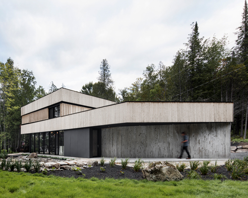 ACDF architects wraps lake house in canada with wooden band