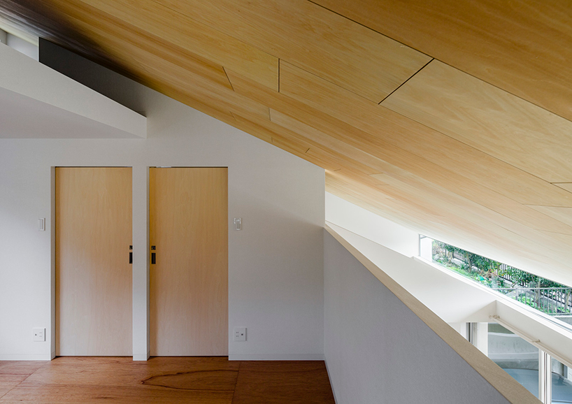 DOG architect tops house in japan with two-tier roof
