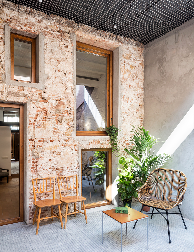 R&Auml;S studio harmoniously blends old and new inside la diana