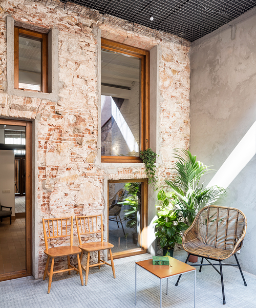 RÄS studio harmoniously blends old and new inside la diana