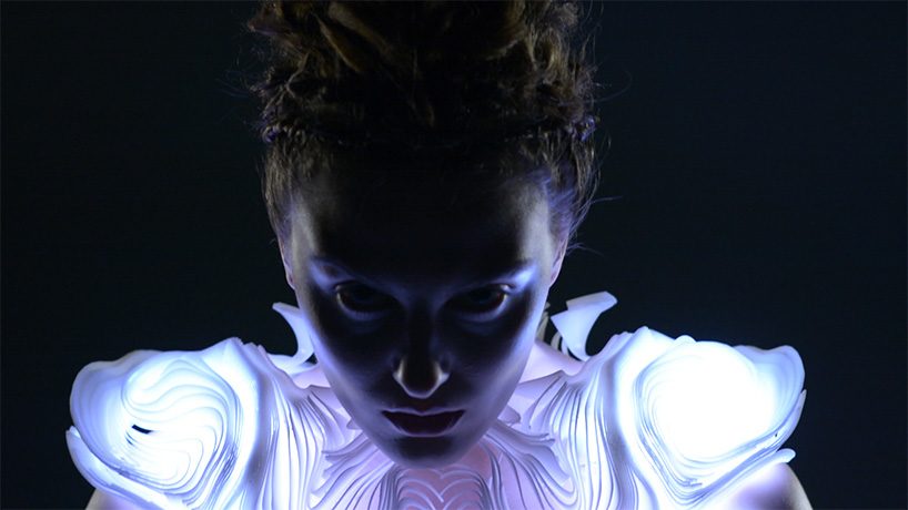 behnaz farahi's 'bodyscape' syncs human bodily movement with LED light