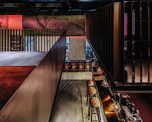 dongqi design adorns chinese eatery with suspended steel mezzanine