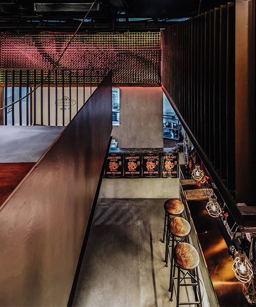 dongqi design adorns chinese eatery with suspended steel mezzanine