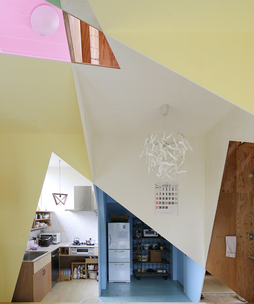 kochi architect's studio enhances interior of ANA house with 7 colors