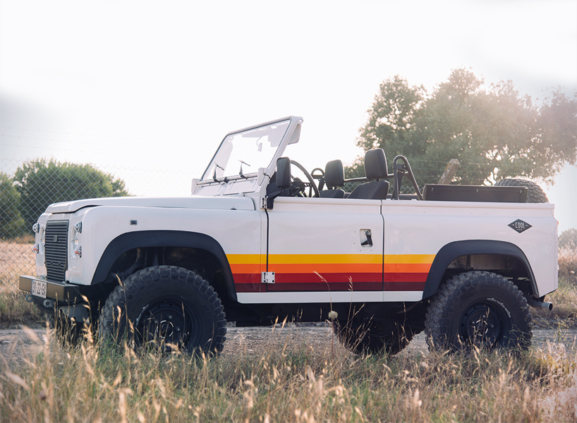 coolnvinage gives the land rover defender D90 retro vibes