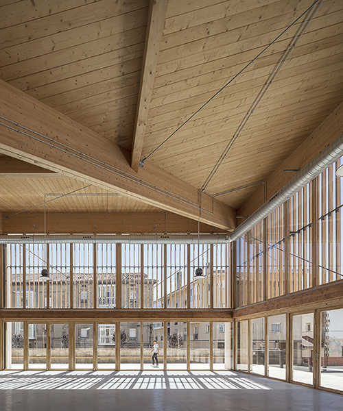 RAW/deAbajoGarcia builds community center in spain as a large timber canopy