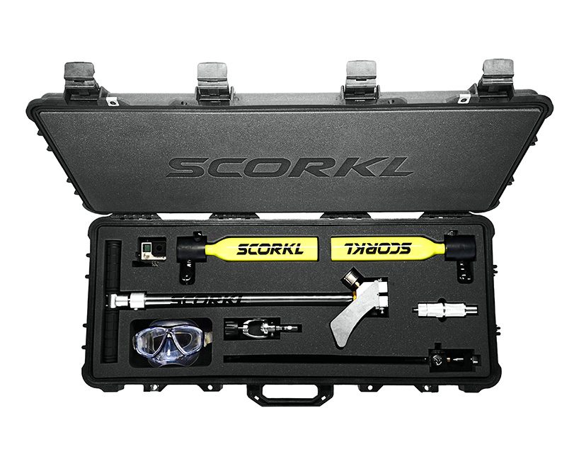 the scorkl pump-up diving device lets you breathe underwater for 10 minutes
