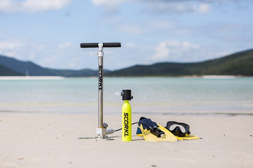 the scorkl pump-up diving device lets you breathe underwater for 10 minutes