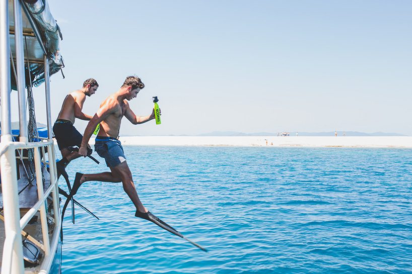 the scorkl pump-up diving device lets you breathe underwater for 10 minutes