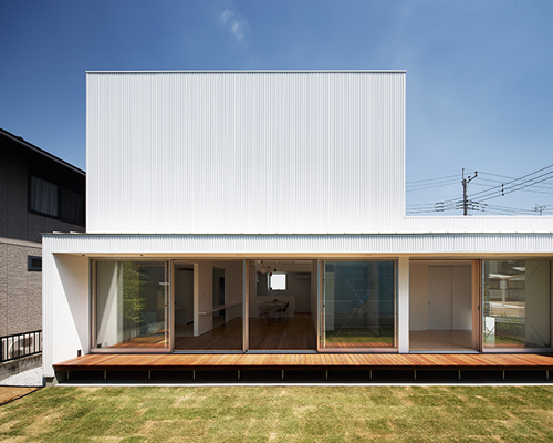 studio LOOP opens all-white voice house in japan onto veranda