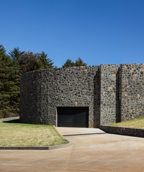 mauricio rocha + gabriela carrillo encircle courthouse in mexico with volcanic stone walls