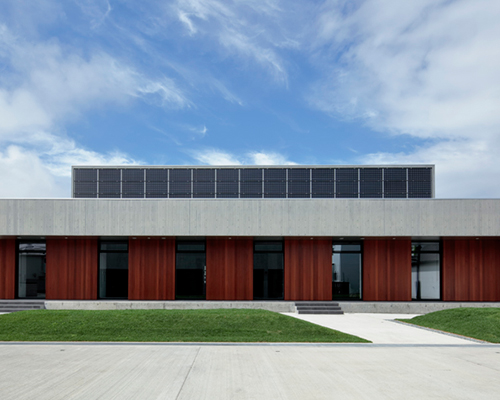tatsuro sasaki architects adapts japanese office building to the harsh local climate