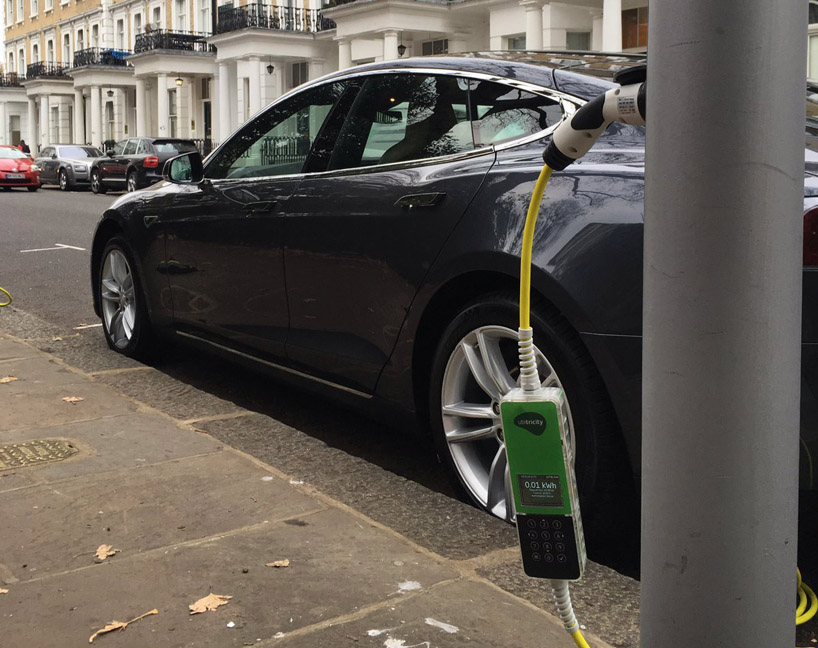 ubitricity converts streetlamps to charge electric cars in london