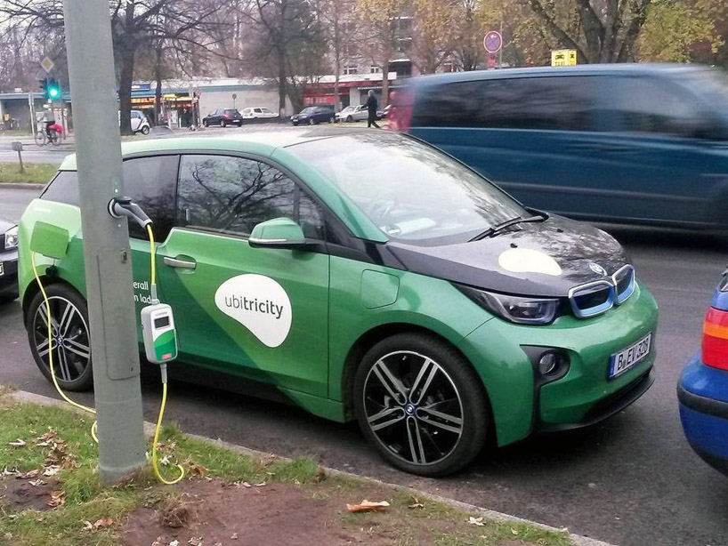 ubitricity converts streetlamps to charge electric cars in london