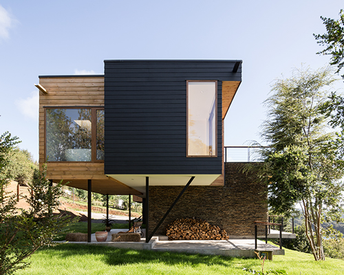 pe+br+re stacks wulf house overlooking lake in chile