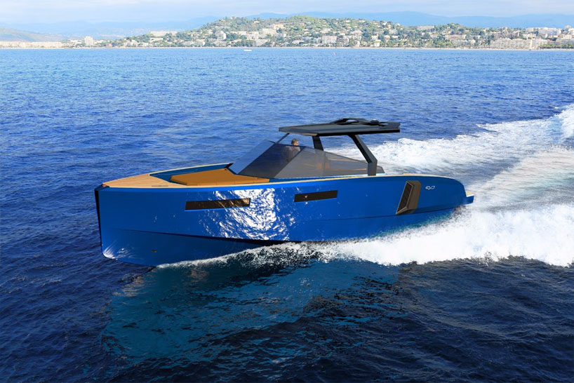 evo WA yacht's modular deck extends at the push of a button