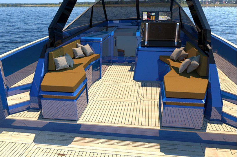 evo WA yacht's modular deck extends at the push of a button
