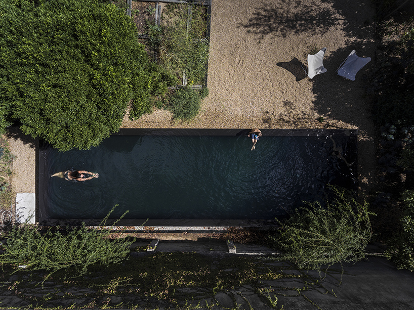 extrastudio red house 