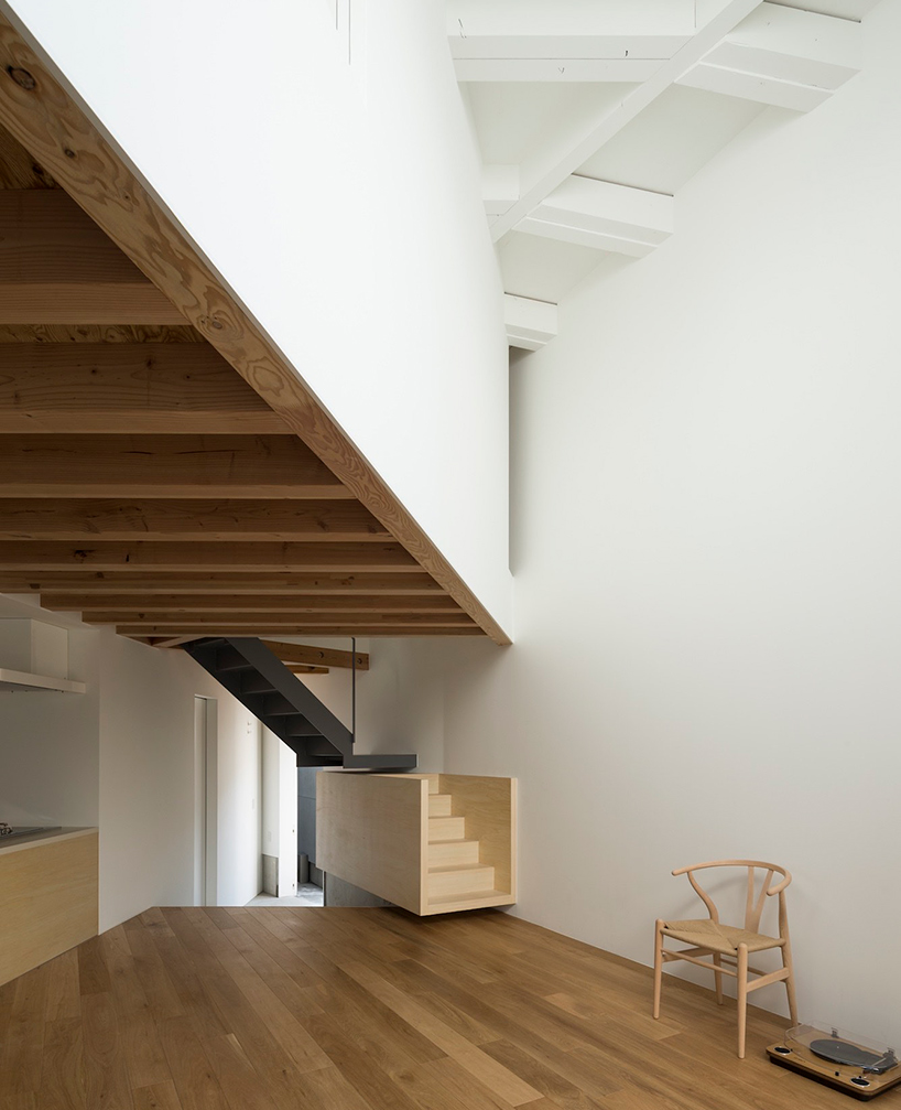 CHOP+ARCHI fits tokyo house in between fork in the road