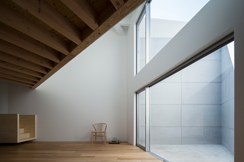 CHOP+ARCHI fits tokyo house in between fork in the road