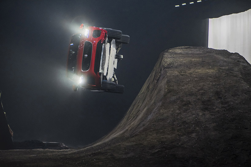jaguar e-pace barrel roll
