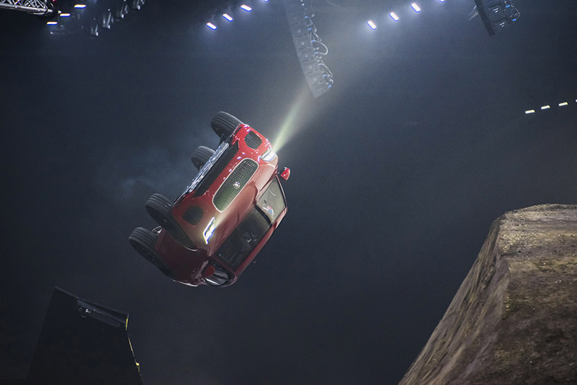 jaguar e-pace barrel roll