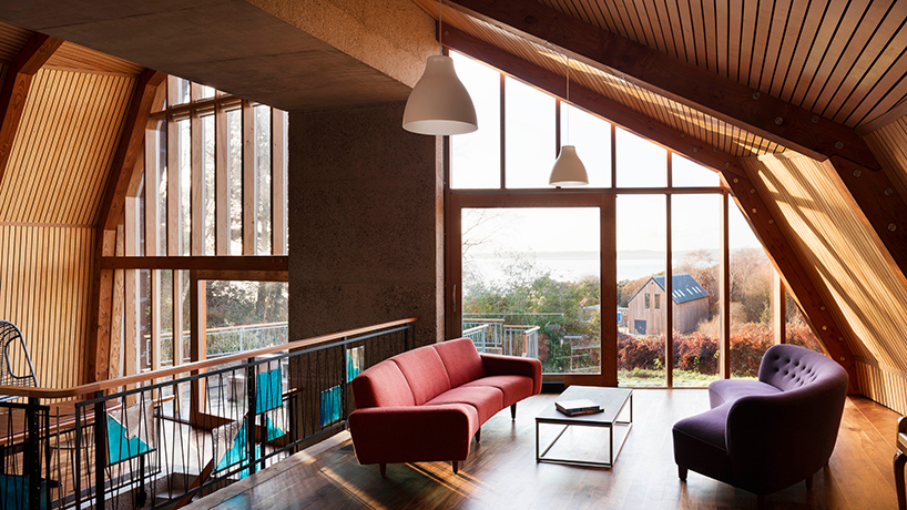 the 'houseboat' is a stealthy dwelling in southern england conceived as two upturned hulls