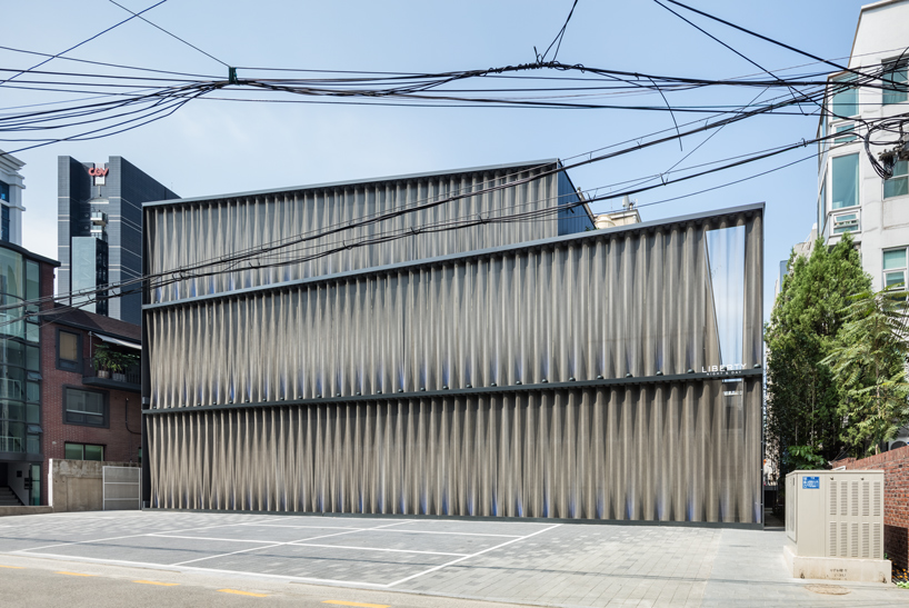 simplex drapes liberty lounge in seoul with metal mesh curtain