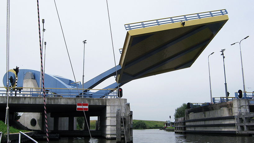 10 amazing movable bridges around the world designboom