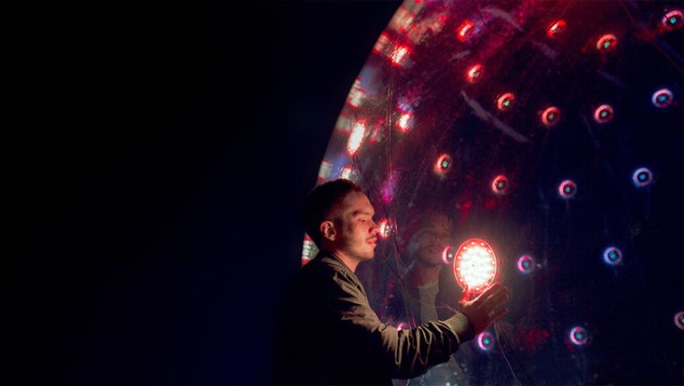 ENESS stuns visitors with a giant sonic light bubble at roppongi art night