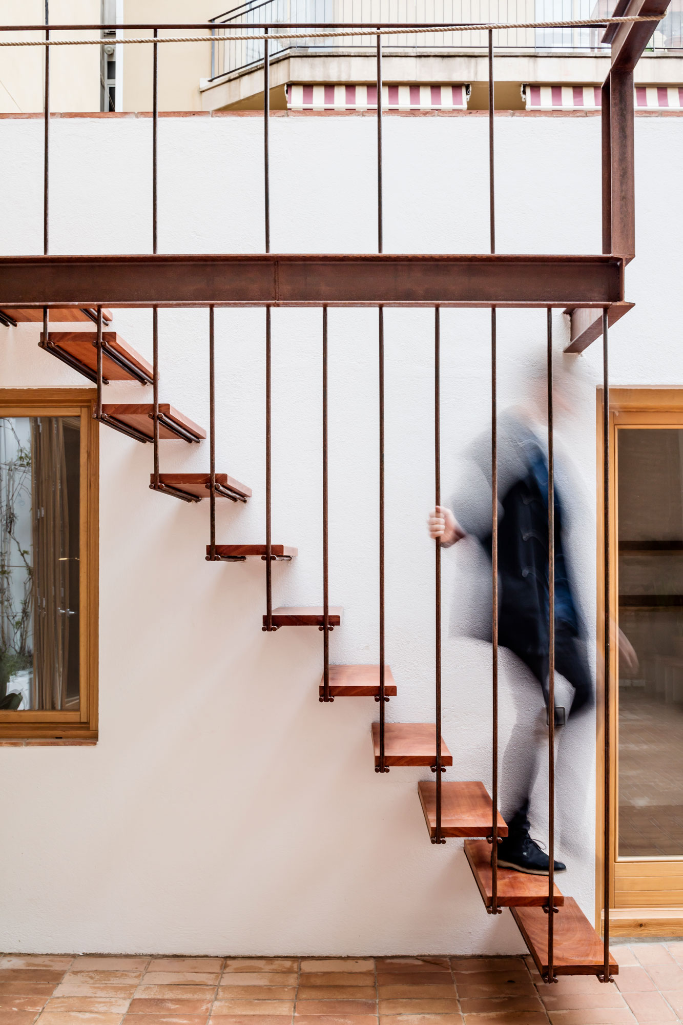 carles enrich intertwines interior and exterior for the 'gallery house' in barcelona