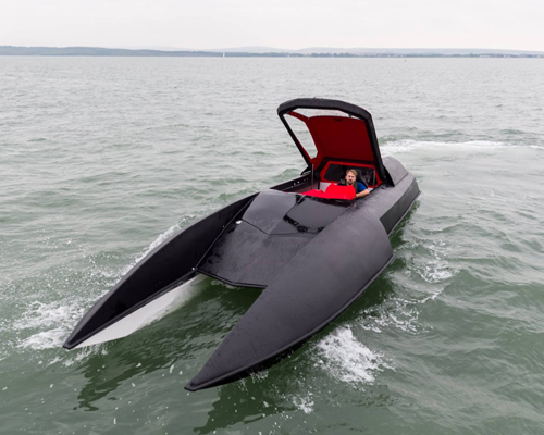 alpha centauri's luxury hydroplane belongs to the batcave