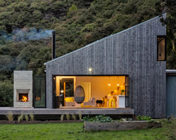 david maurice's 'back country house' reinterprets new zealand's wilderness huts