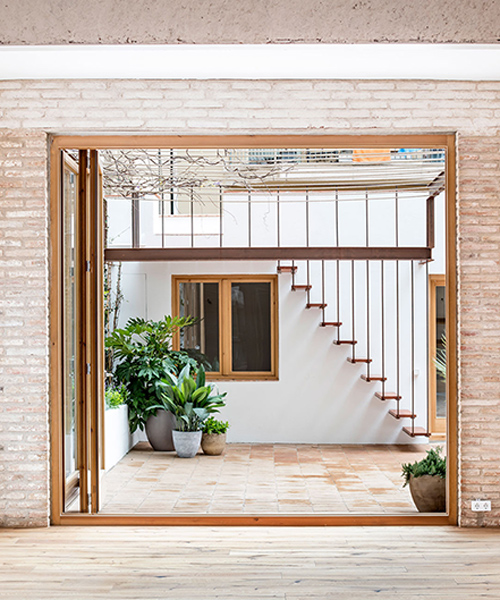 carles enrich intertwines interior and exterior for the 'gallery house' in barcelona